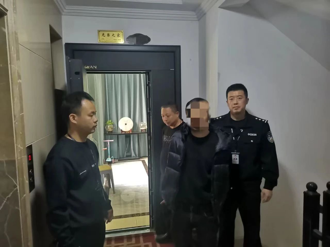 兴隆镇全副伪装仍被识别！双龙公安成功抓获一名撬锁盗窃嫌疑人